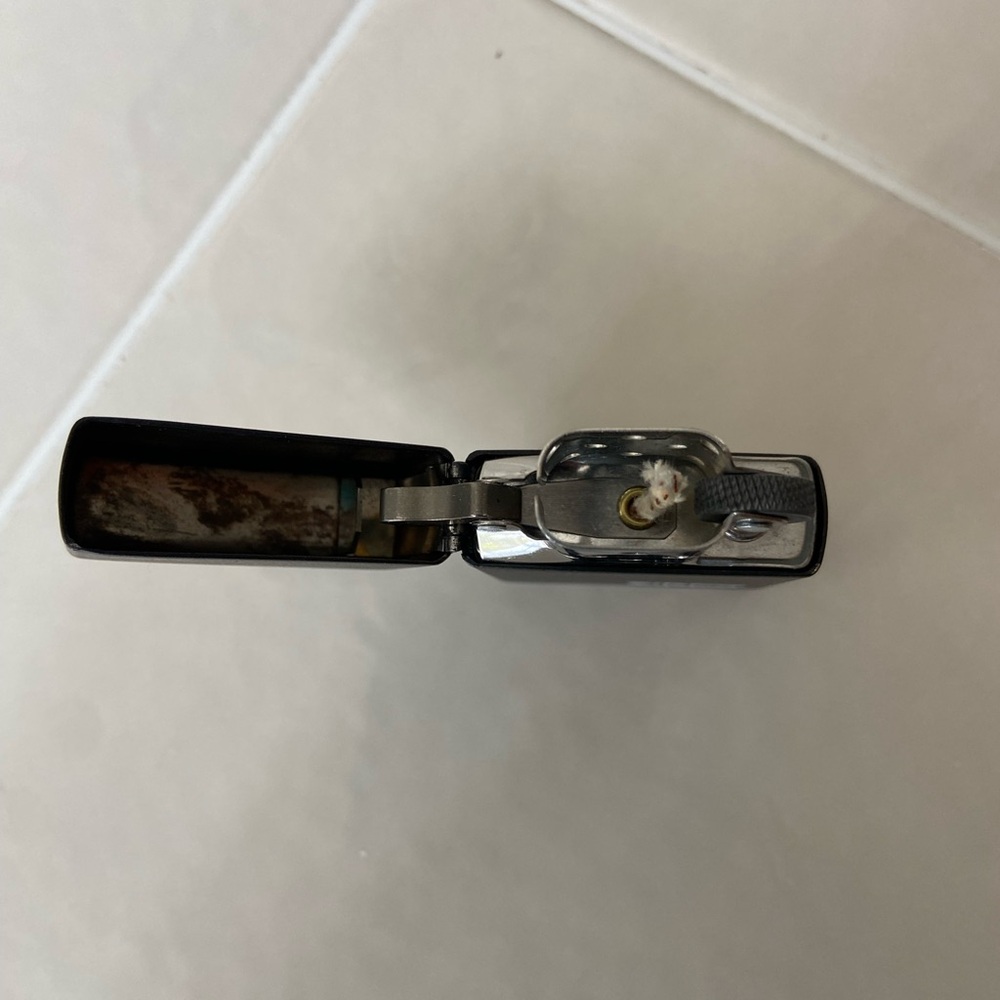 Zippo Black Lighter - Picture 3 of 4